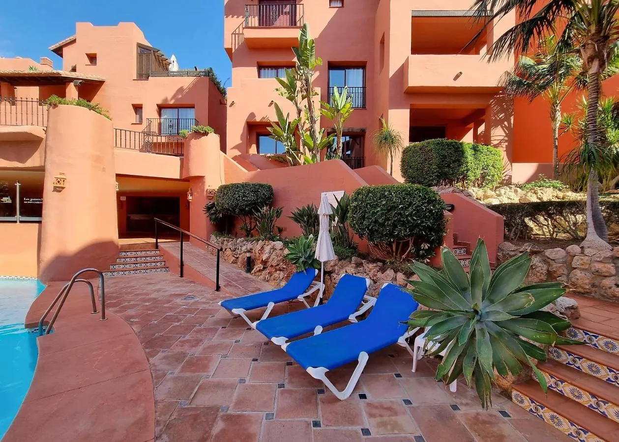 Luxury Apartment In Jardines De Don Carlos Marbella