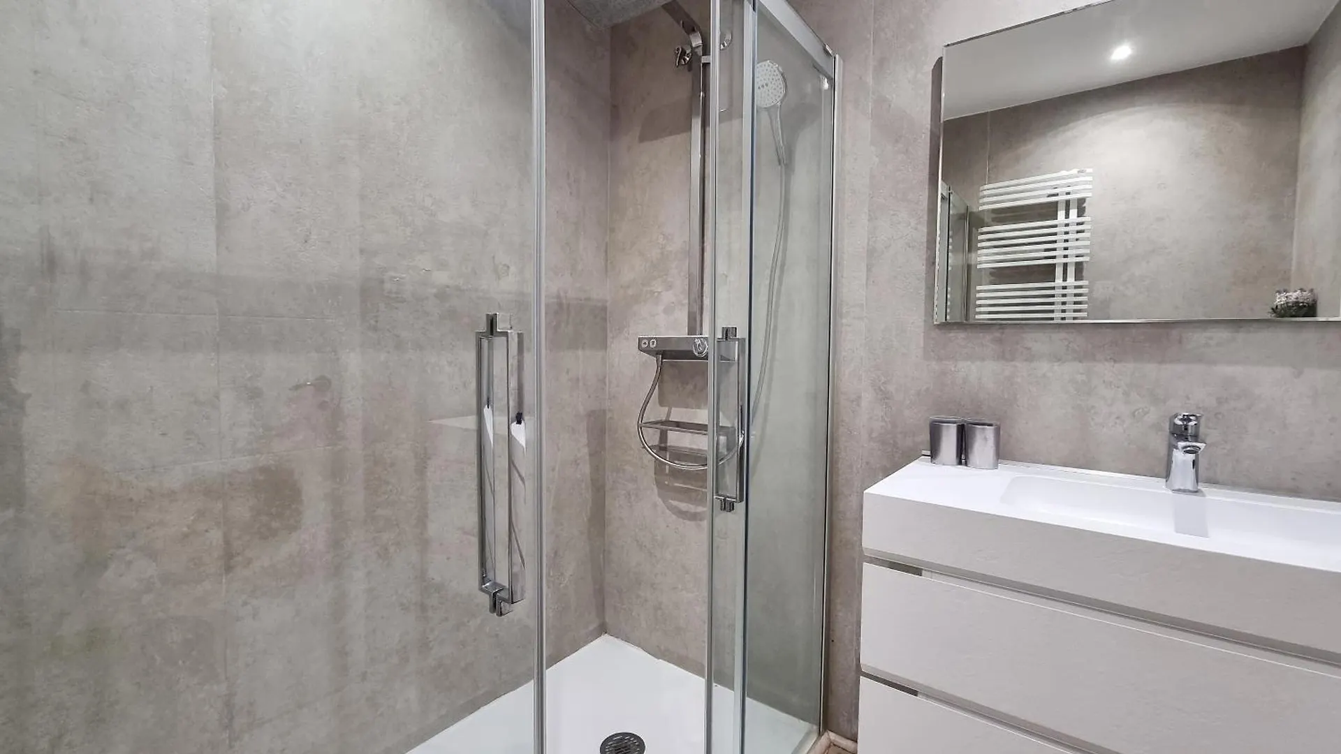 Luxury Apartment In Jardines De Don Carlos Marbella Spain