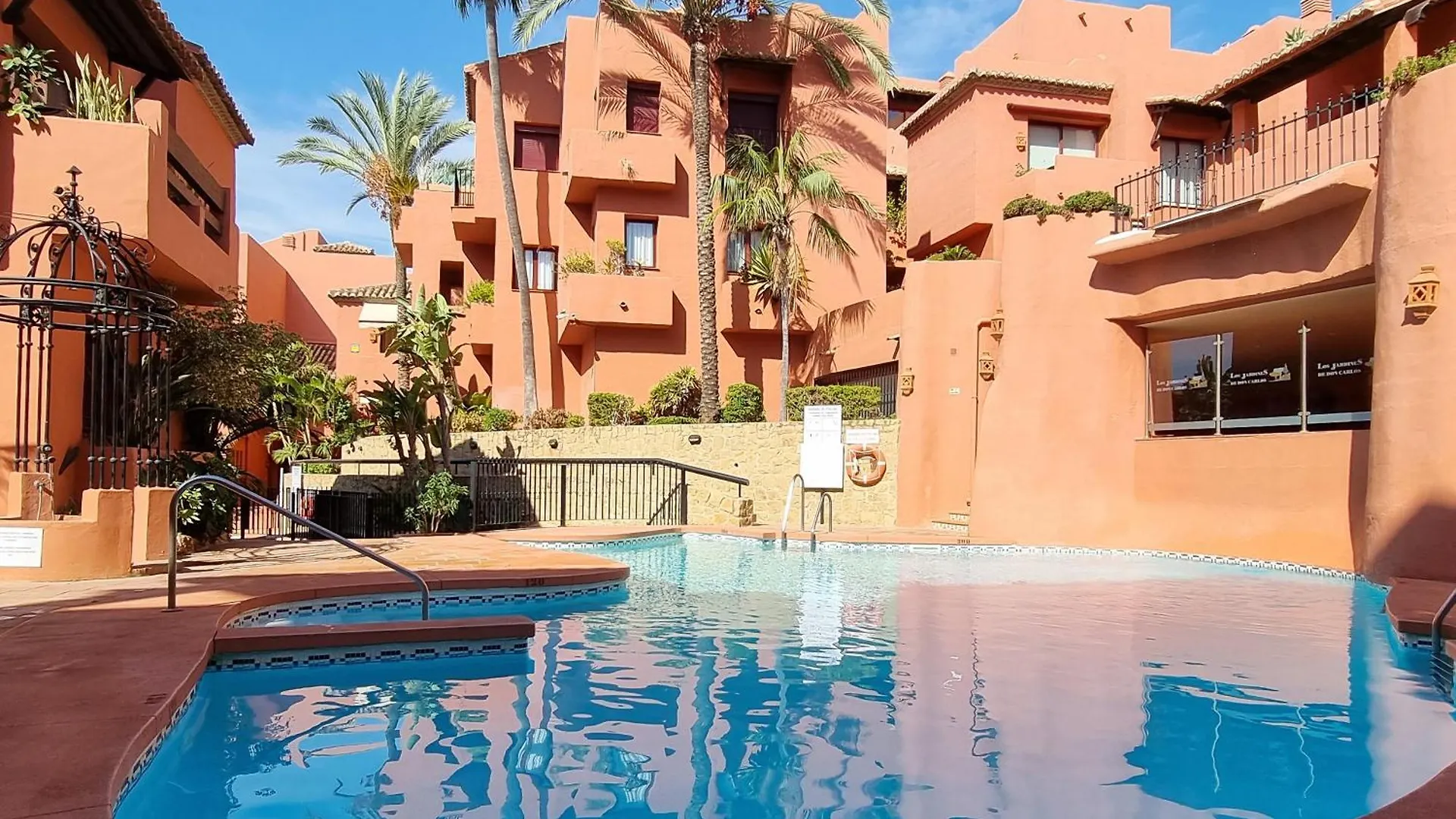 Luxury Apartment In Jardines De Don Carlos Marbella