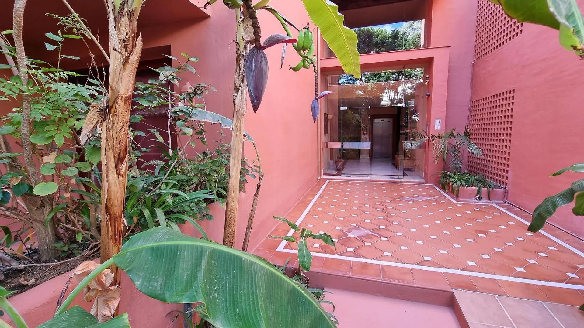 Luxury Apartment In Jardines De Don Carlos Marbella Spain